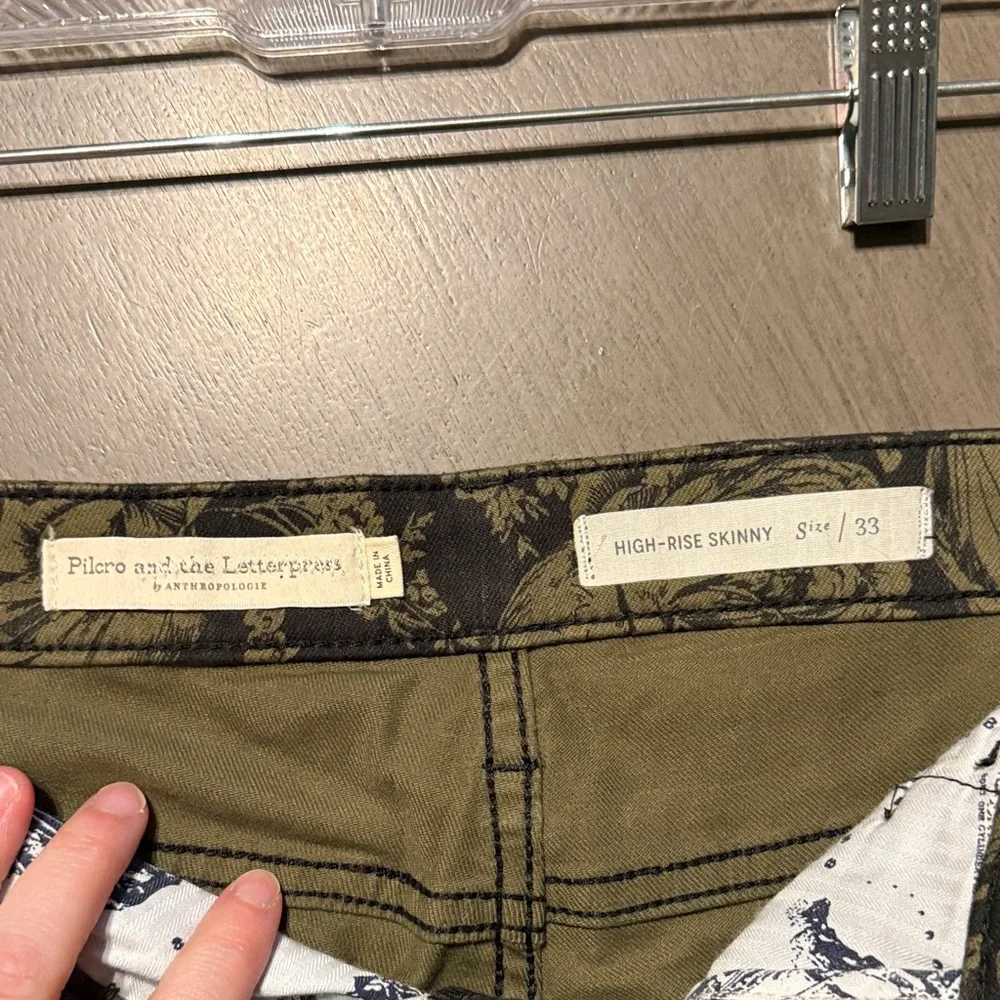 NWOT Anthropologie Olive Floral Women's Cropped Jeans - Picture 2 of 3